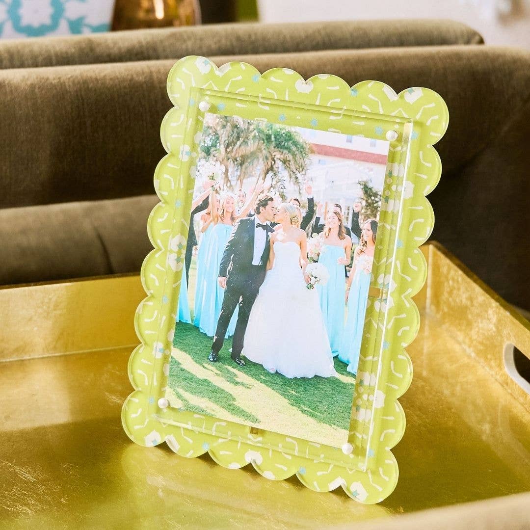 Dorset Garden Green Acrylic Picture Frame: One Size