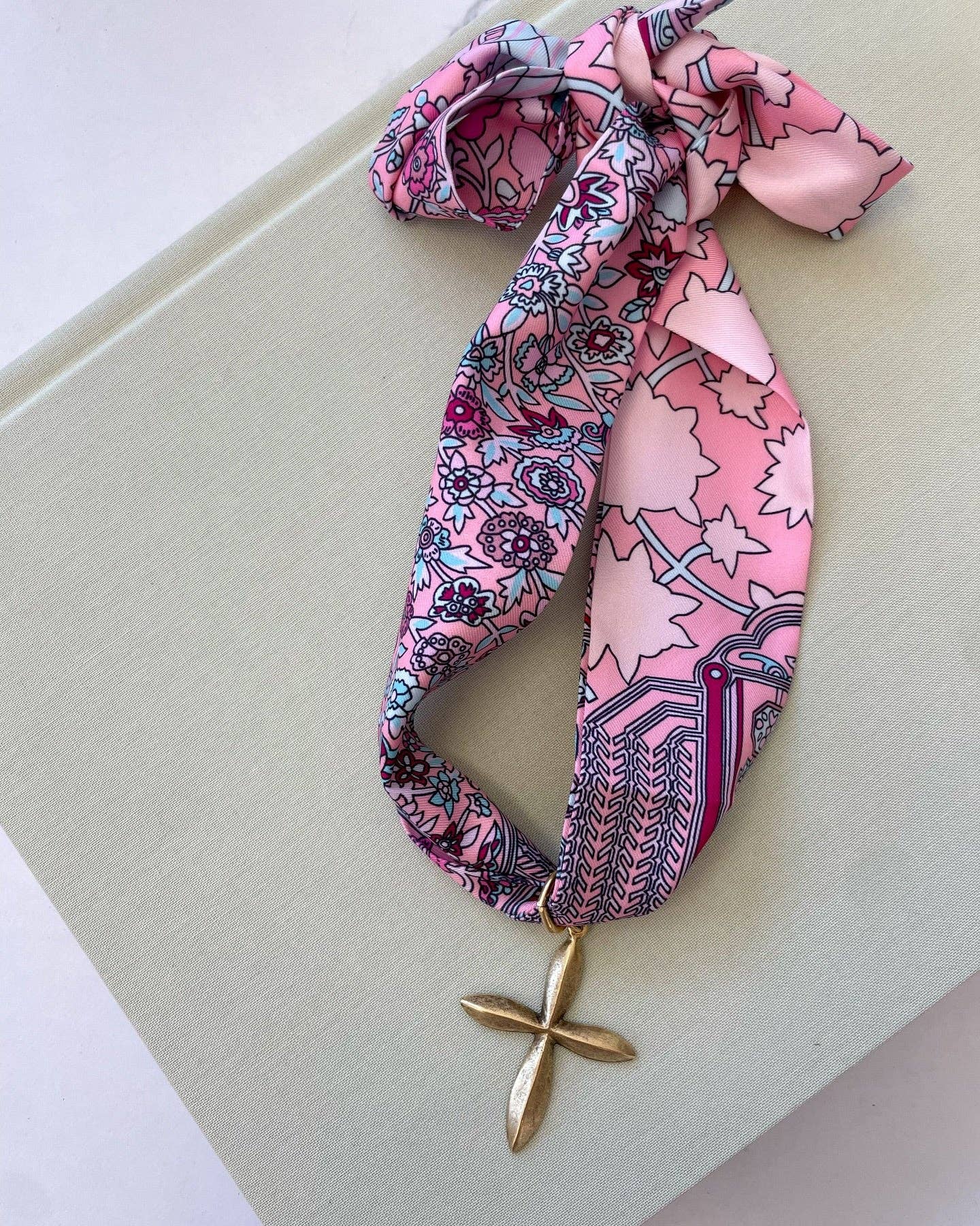 Risen Scarf Necklace