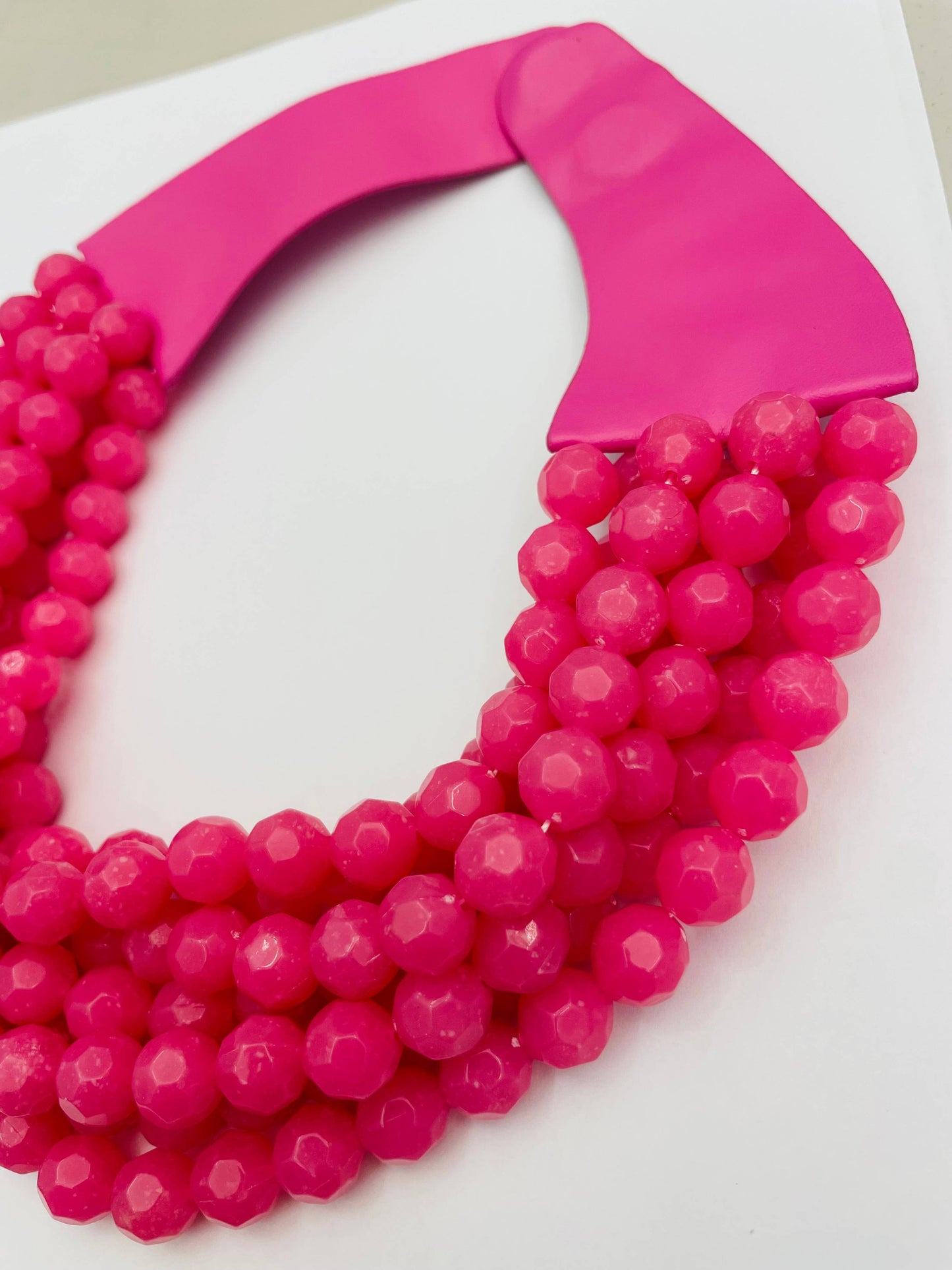 CHIC - Marbled Collar Necklace (fuchsia)