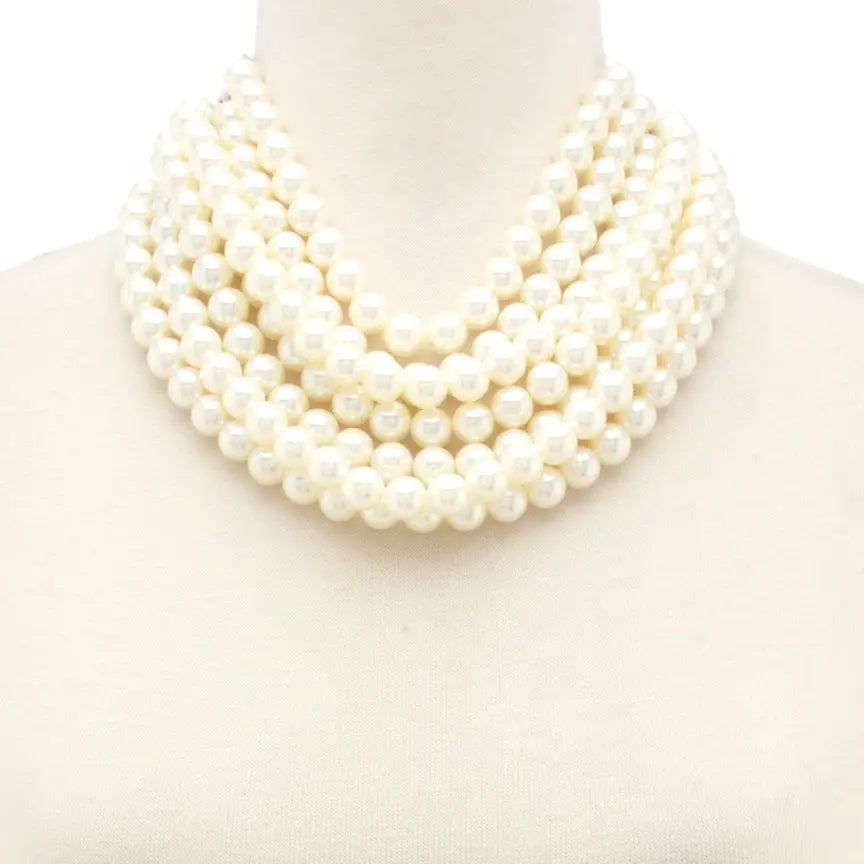 CHUNKY BEADED LAYERED NECKLACE Faux leather neck magnetic: Cream