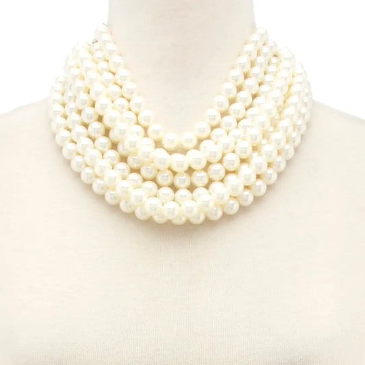 CHUNKY BEADED LAYERED NECKLACE Faux leather neck magnetic: Cream